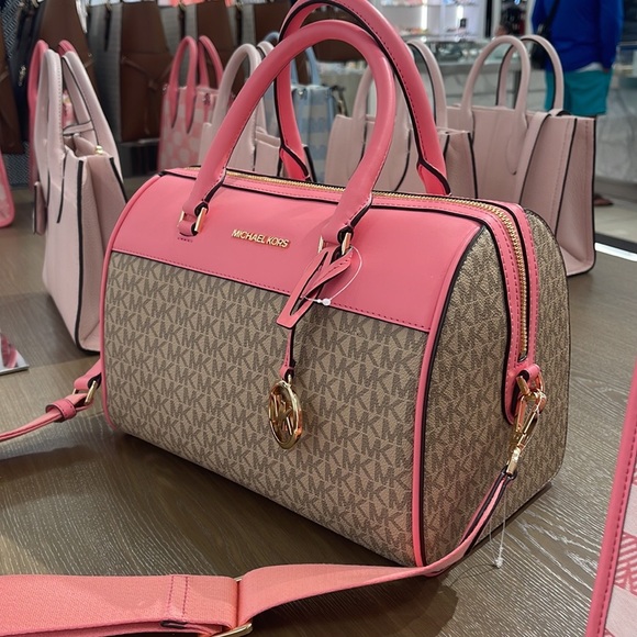 Michael Kors med Duffle Travel - Leather/Coated
35S2GTFU2B
Tea Rose
MD DUFFLE - Picture 15 of 16